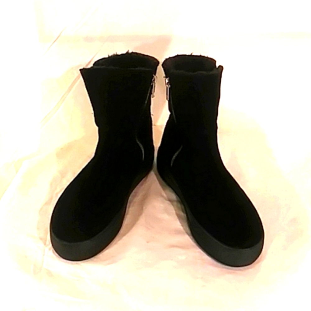 🔥 Like New J/Slide Black Suede Booties.